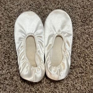 White Capezio Ballet Shoes, Size large 1-3 in toddlers. Only worn a little.